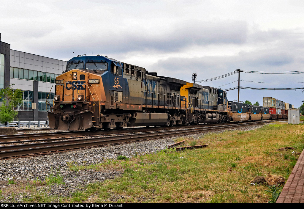 CSX 95 on I-158